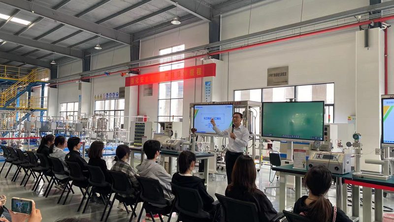 光伏边框胶粘剂型号解析：关键性能与选型逻辑